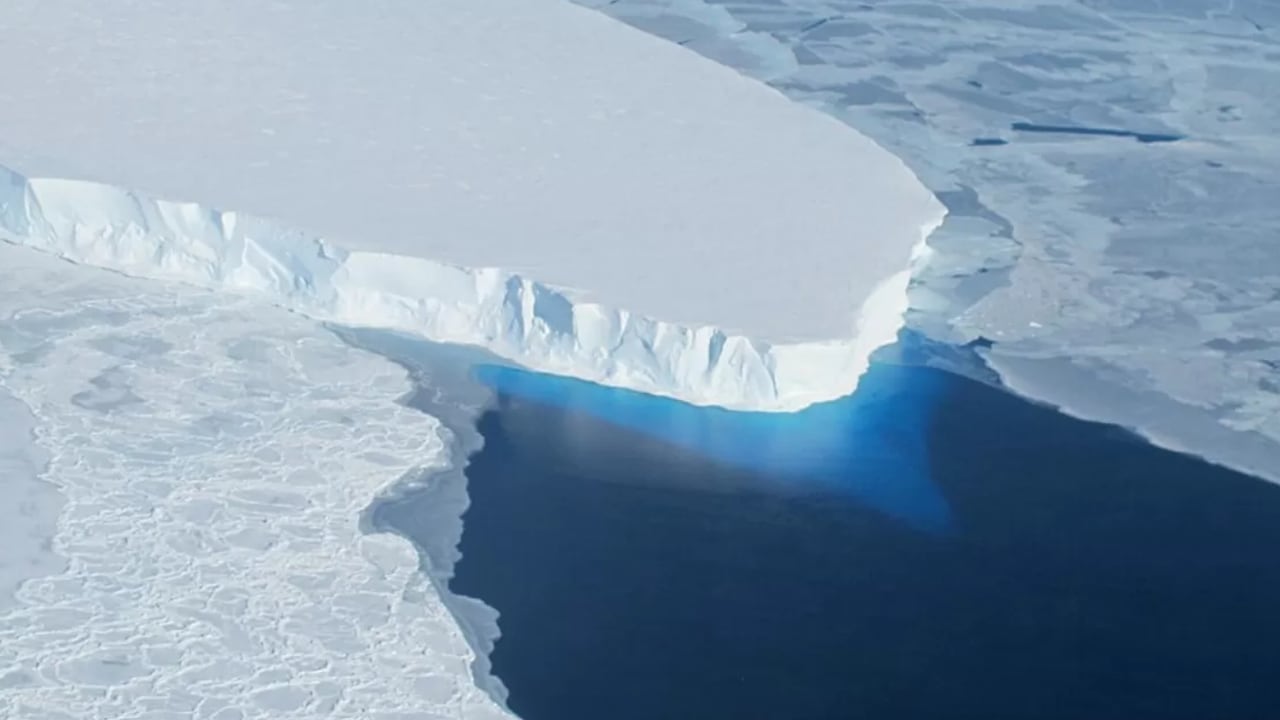 Las proyecciones indican que este glaciar podría elevar el nivel global del mar hasta tres centímetros para 2100.