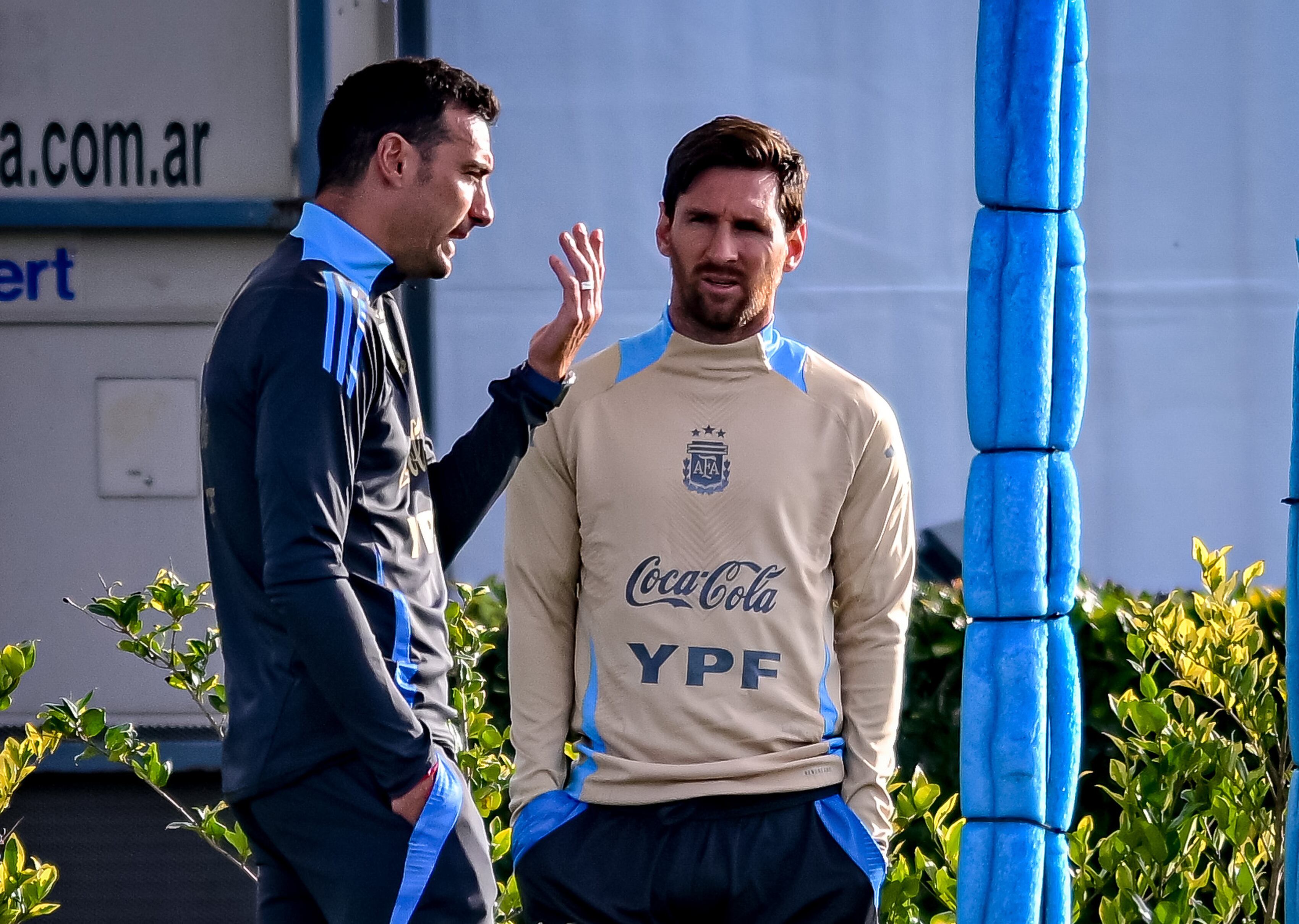 Concentración de la Selección Argentina: Lionel Scaloni junto a la estrella, Lionel Messi.