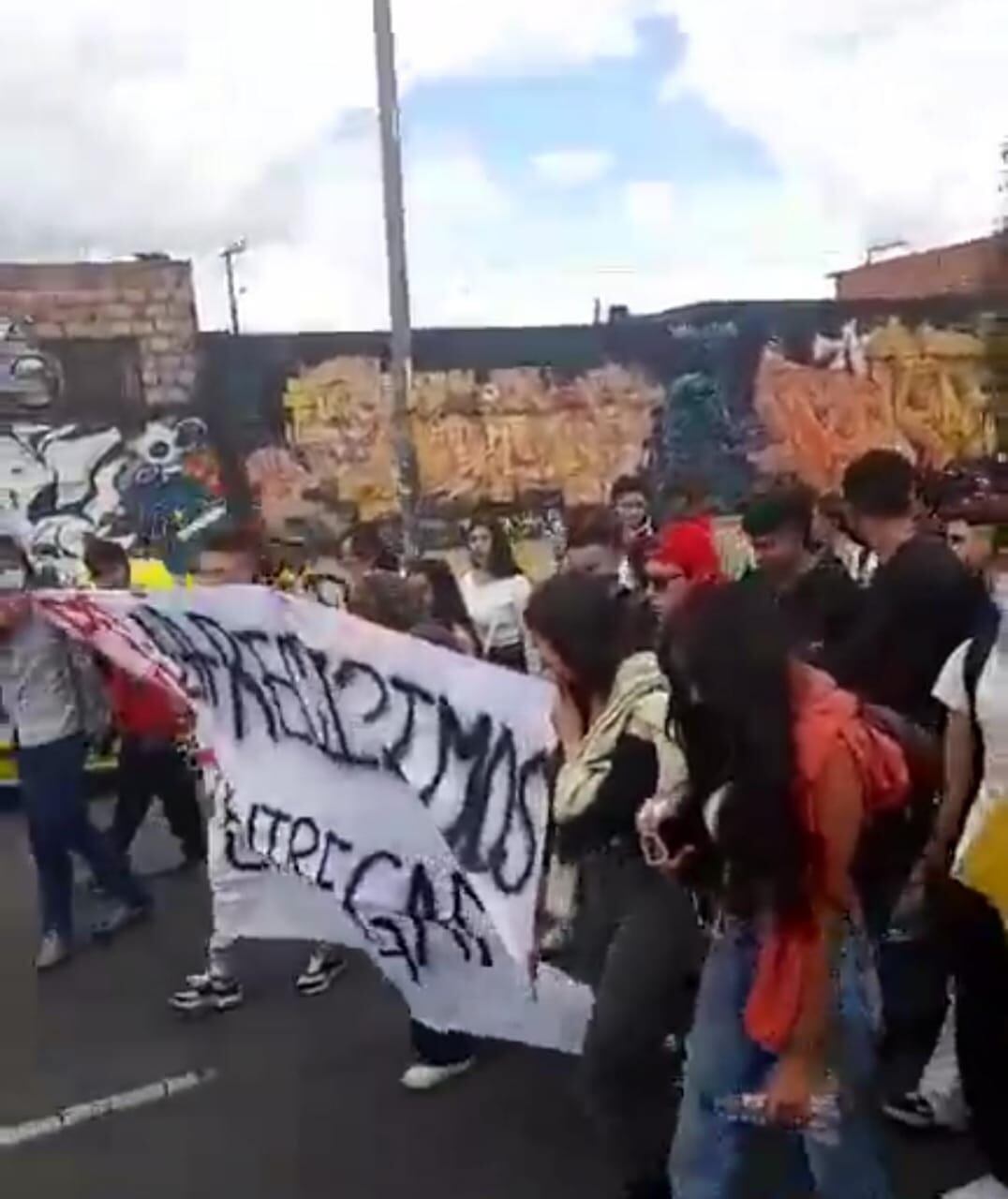 Estudiantes de la sede El Tintal de la Universidad Colegio Mayor de Cundinamarca se unieron a las manifestaciones.