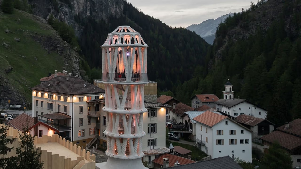 La asociación entre ETH Zurich y la fundación cultural Origen ha llevado la estructura móvil de hormigón a la ciudad despoblada con la esperanza de inyectarle una nueva vida.