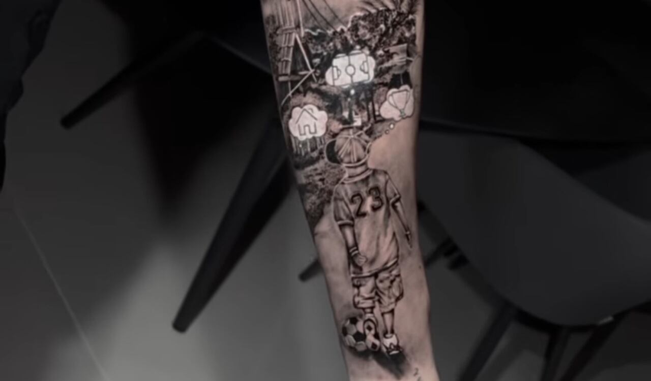 Luis Díaz hizo tributo a sus sueños con tatuaje de su infancia.