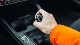 Problemas de diseño y fabricación pueden predisponer a ciertos modelos de automóviles a experimentar fallos en la caja de cambios en etapas tempranas de su vida útil.