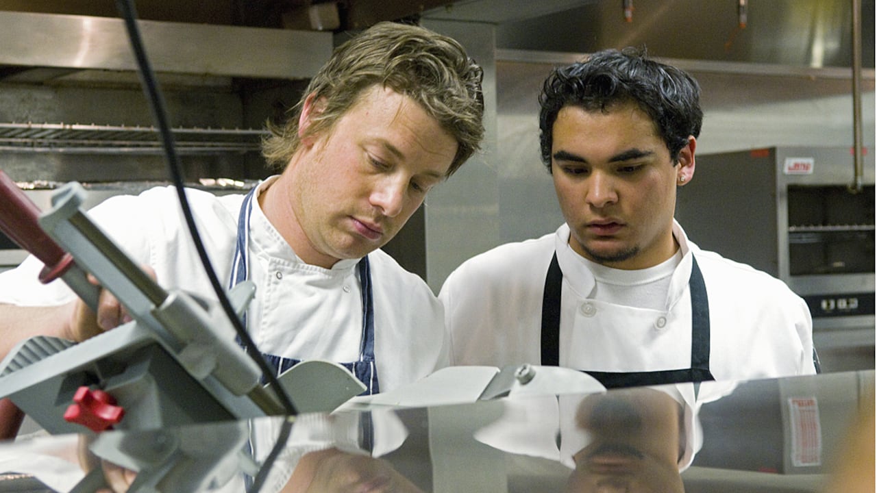 Pese a integrar el cartel de las mil personas más ricas del mundo, Oliver hace ver la cocina como un oficio sencillo.