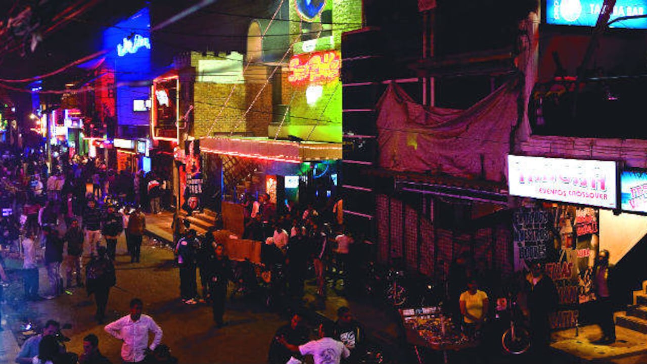 Bares. Podrán abrir, pero sin vender licor. ¿Se le apunta?