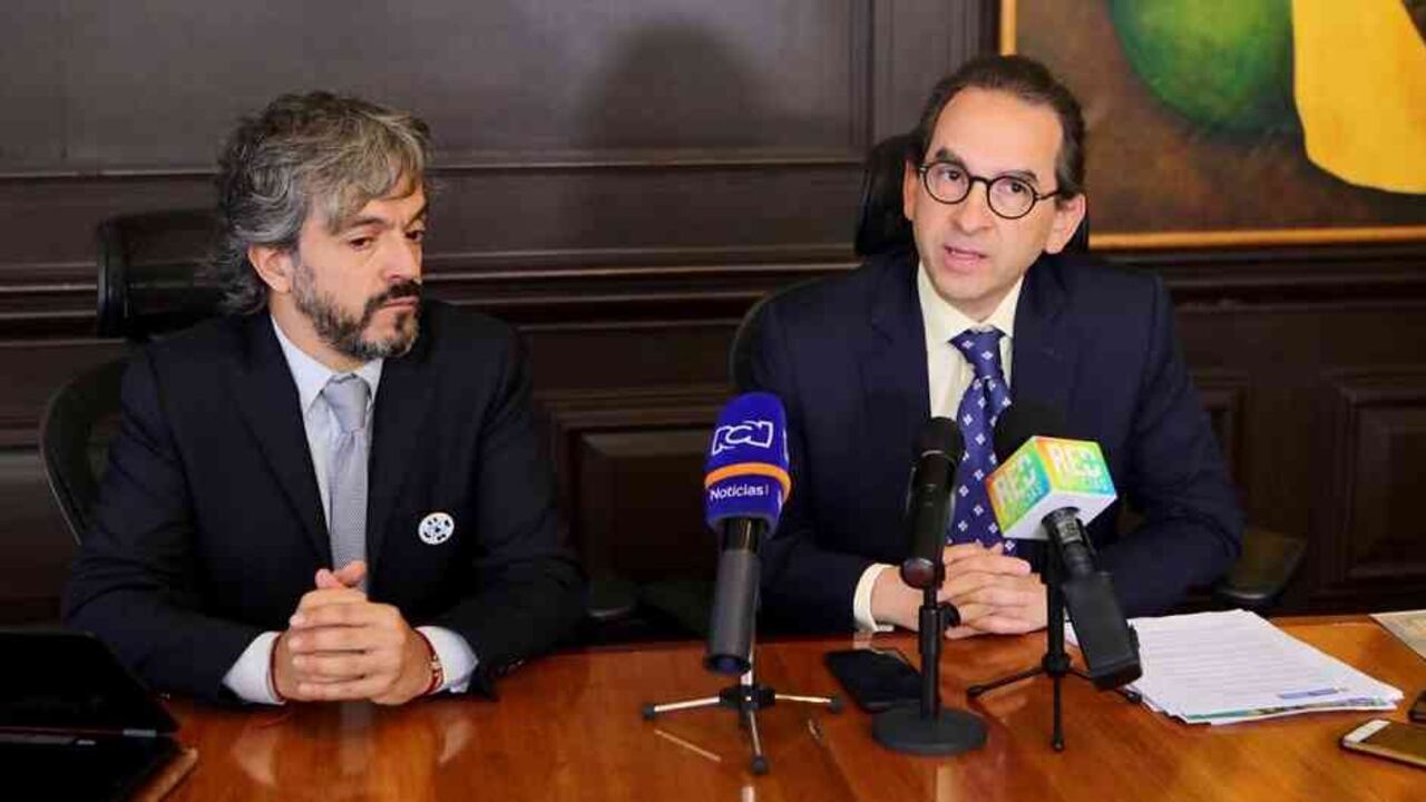 El director del Dane, Juan Daniel Oviedo, y el ministro de Agricultura, Andrés Valencia, explicaron los alcances de la nueva encuesta.