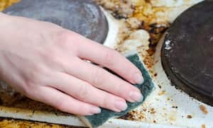 Esta mezcla casera es una alternativa efectiva y económica a los productos comerciales para limpiar la estufa.