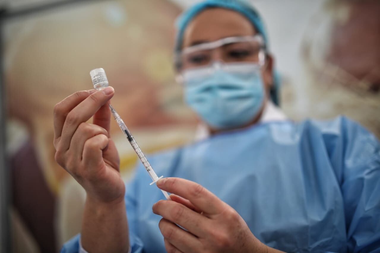 Primer día Jornada de vacunación contra Covid19 al  personal medico de primera linea