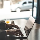 Existen múltiples plataformas para encontrar empleo en empresas extranjeras.