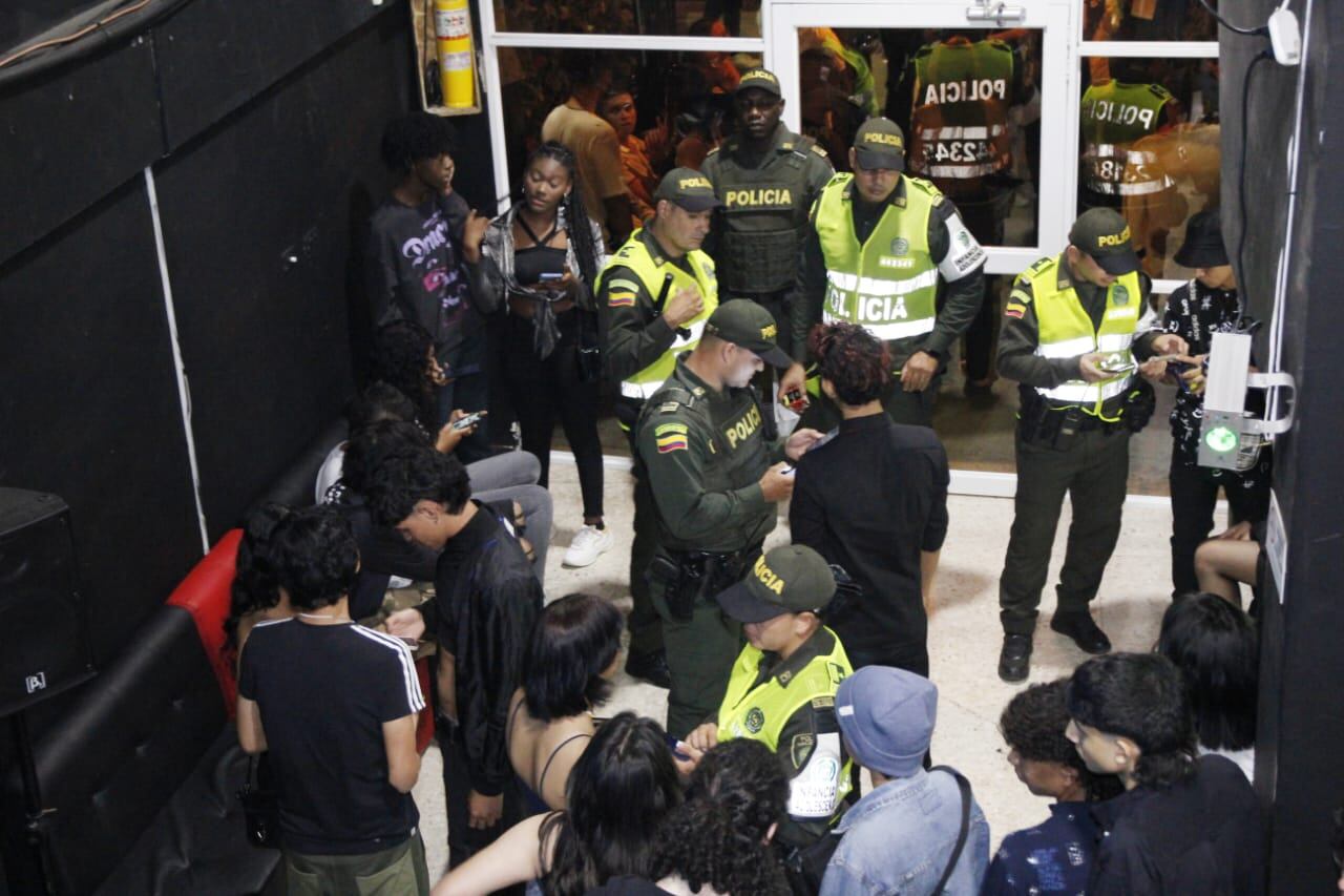 Un establecimiento nocturno fue sellado en Cali por permitir ingreso de menores de edad.