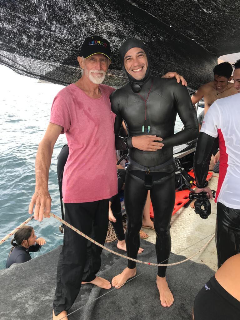 Alex Llinás logró récord continental en apnea.