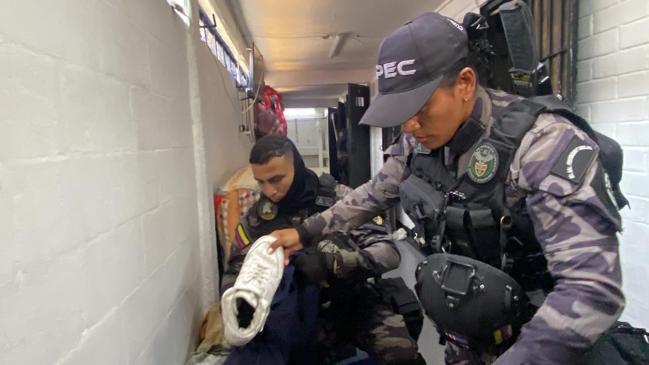 Operativos del Inpec en la cárcel La Modelo de Bogotá.