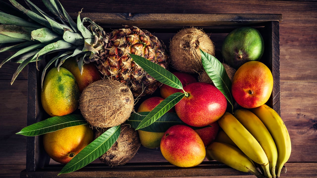 El coco ayuda a fortalecer los sistemas nervioso e inmunológico.