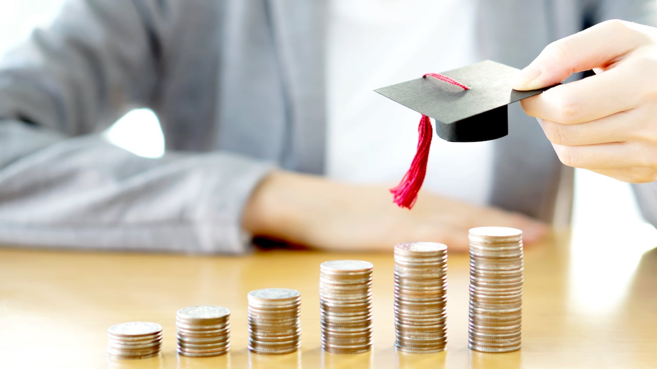 Las opciones de financiación disponibles dependen de las condiciones del estudiante, su nivel económico, la institución a la que desea ingresar, el tipo de carrera que quiere estudiar y su historial crediticio.