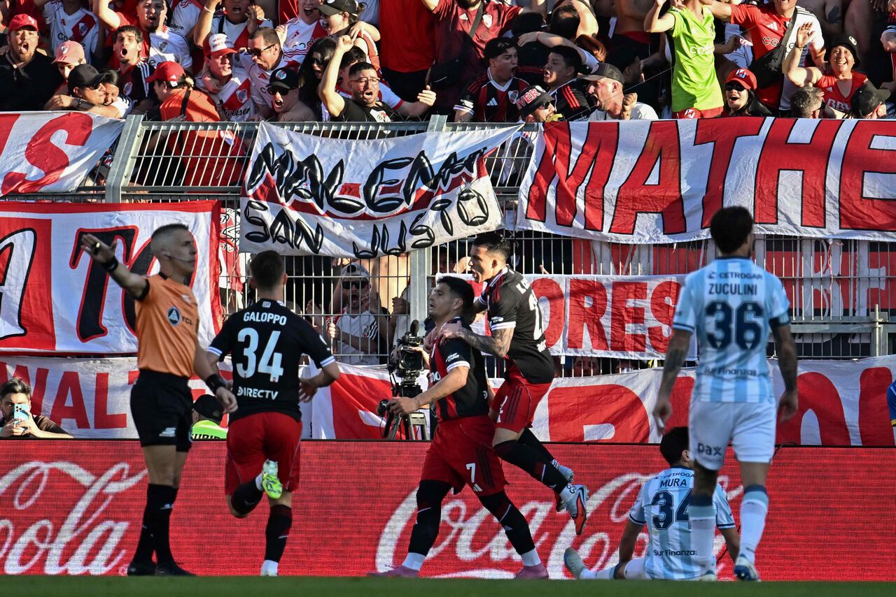 River Plate celebrando su triunfo sobre Racing en Copa Argentina.