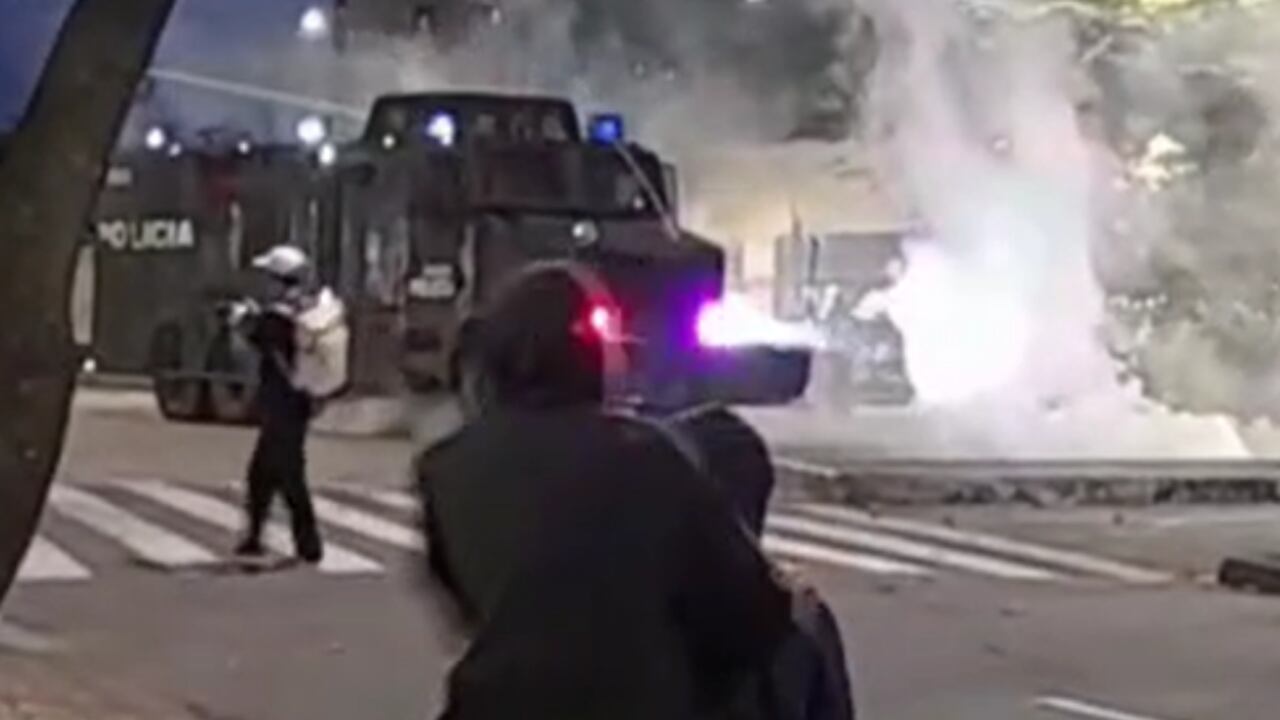 Vandalismo en Medellín en el marco de la conmemoración del estudiante caído.