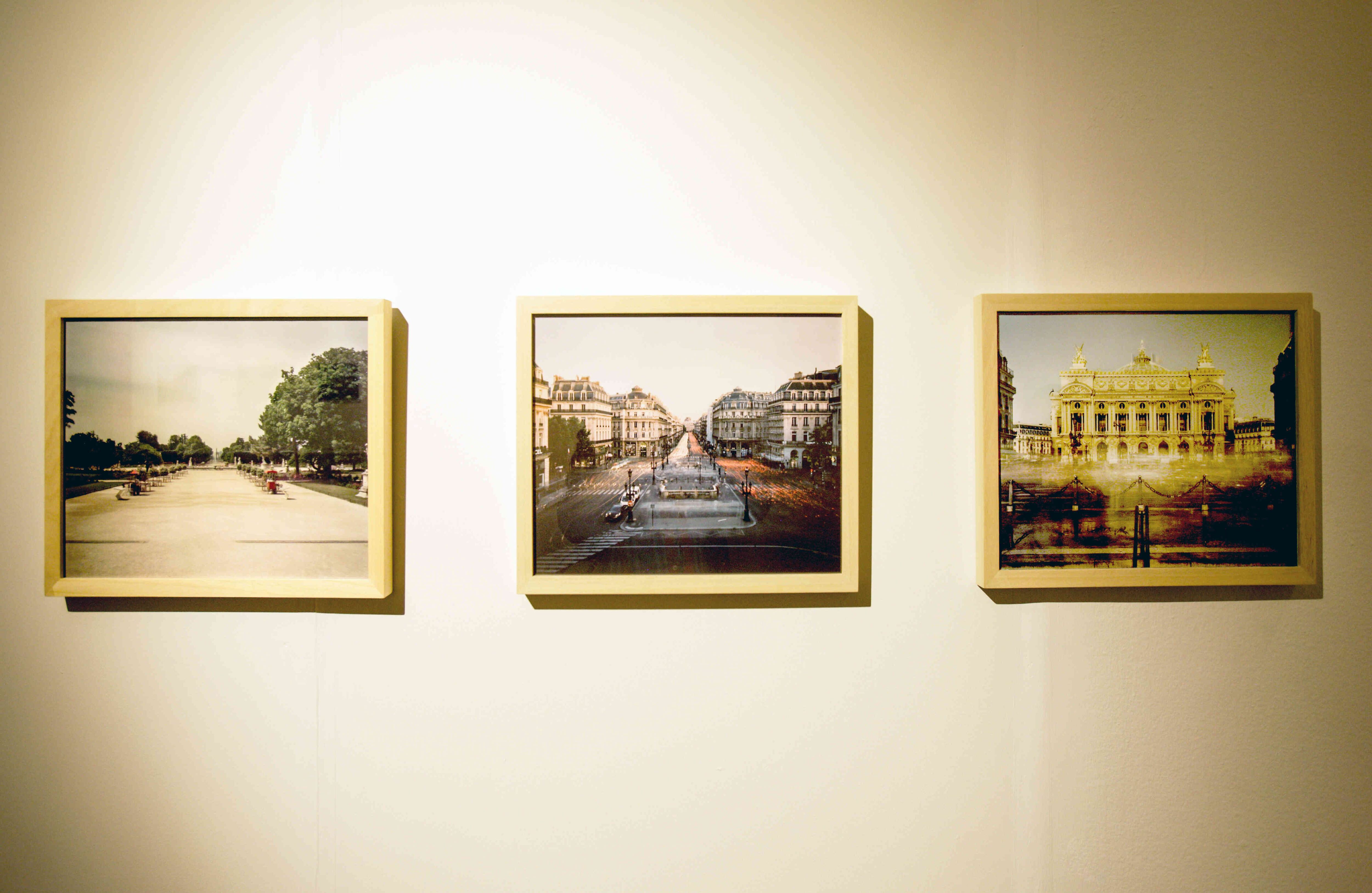 'París', de Ambroise tézenas, quien utilizó lugares emblemáticos de París para interpretar el famoso daguerrotipo El Boulevard du Temple, tomado Louis Daguerre en 1838. Foto: Carlos Julio Martínez. 