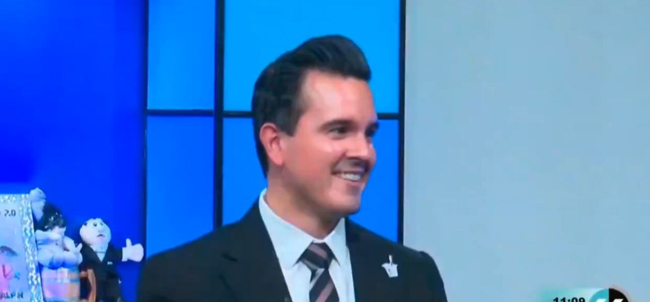 El director general del canal, interrumpió de forma abrupta el programa para despedir al conductor.