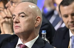 Gianni Infantino, presidente de la FIFA, sigue en la cuerda floja