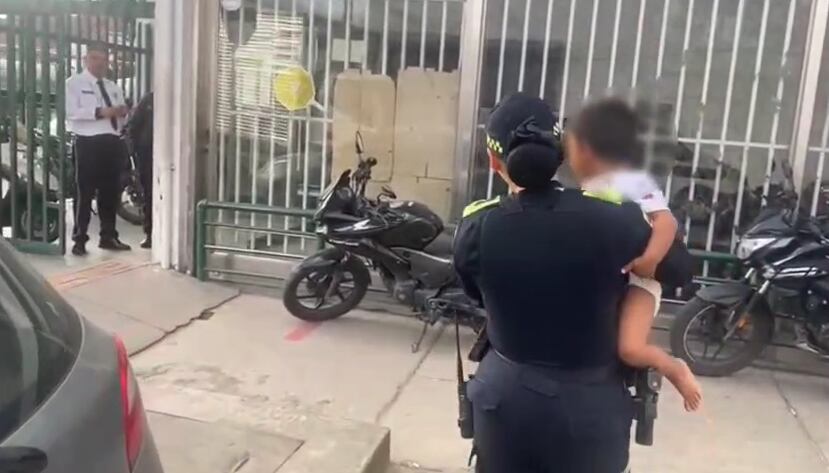 El pequeño tras ser rescatado por la Policía