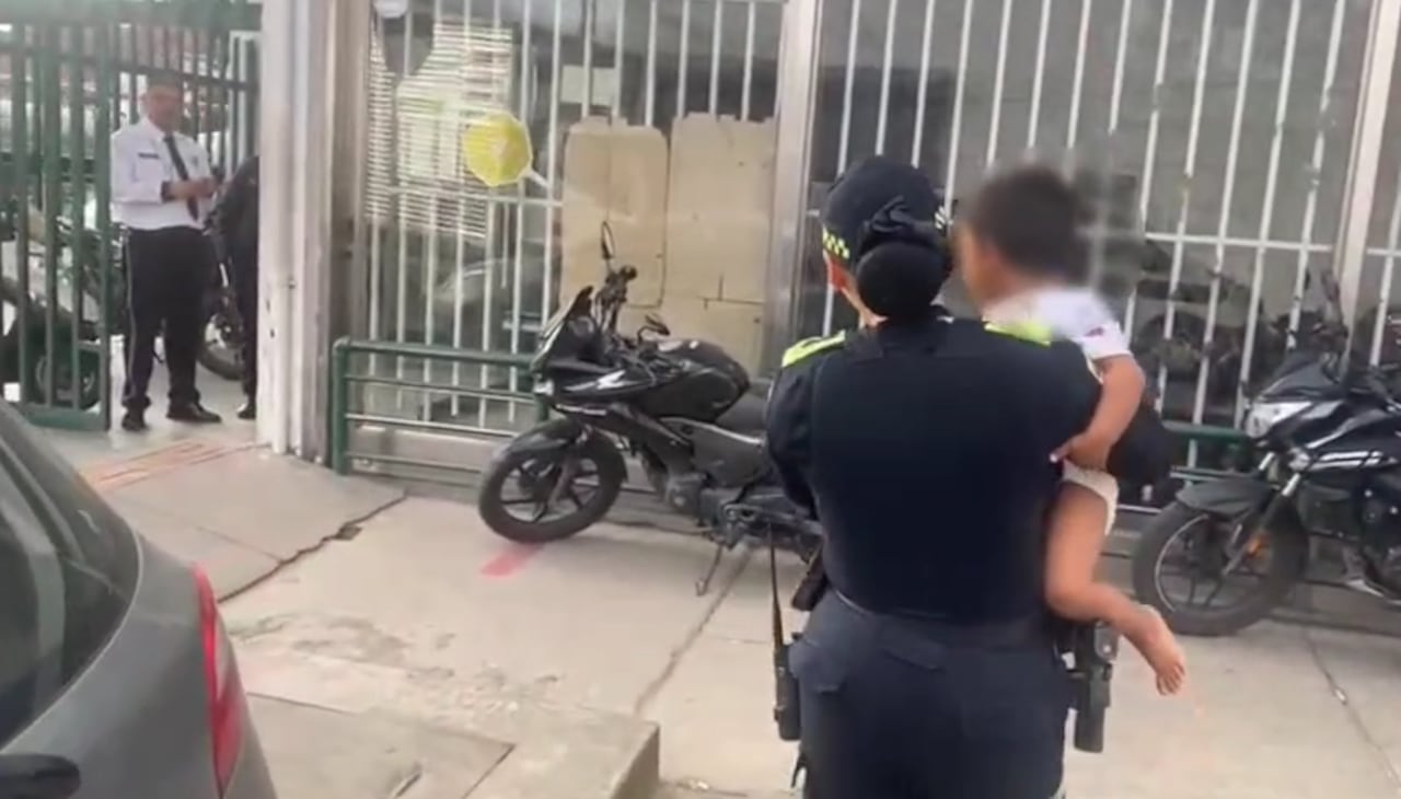 El pequeño tras ser rescatado por la Policía