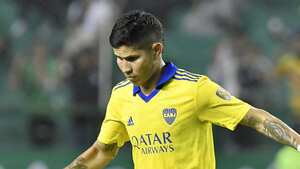 El volante recibió un homenaje en Boca Juniors