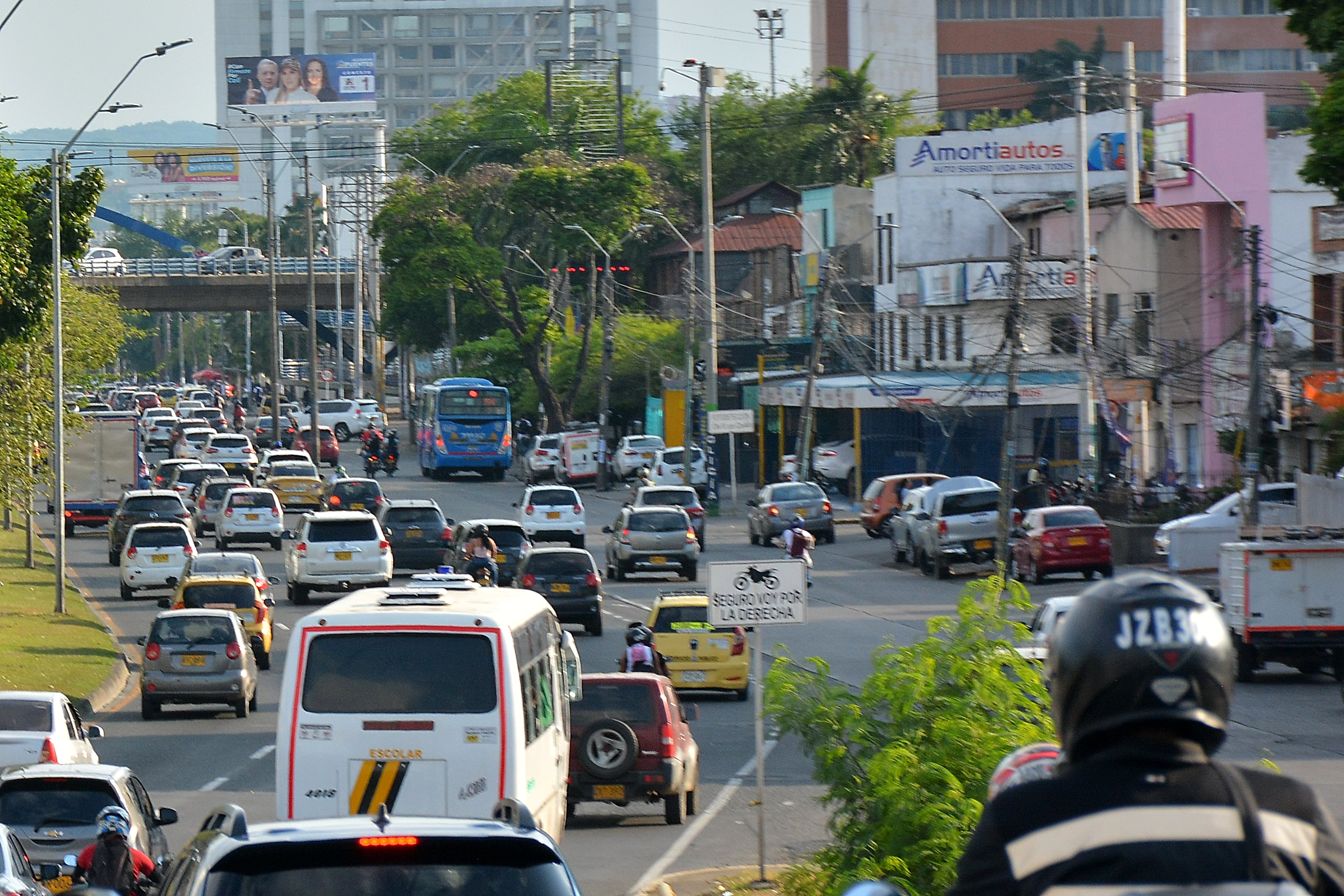 La Alcaldía de Cali, junto con las Empresas Municipales, anuncian cierres viales que se harán por cuenta de reparaciones a la red de acueducto y alcantarillado. Uno de ellos es el que sufrirá la Autopista Suroriental a partir del próximo lunes 2 de octubre y se extenderá, según lo previsto, hasta el 2 de diciembre.