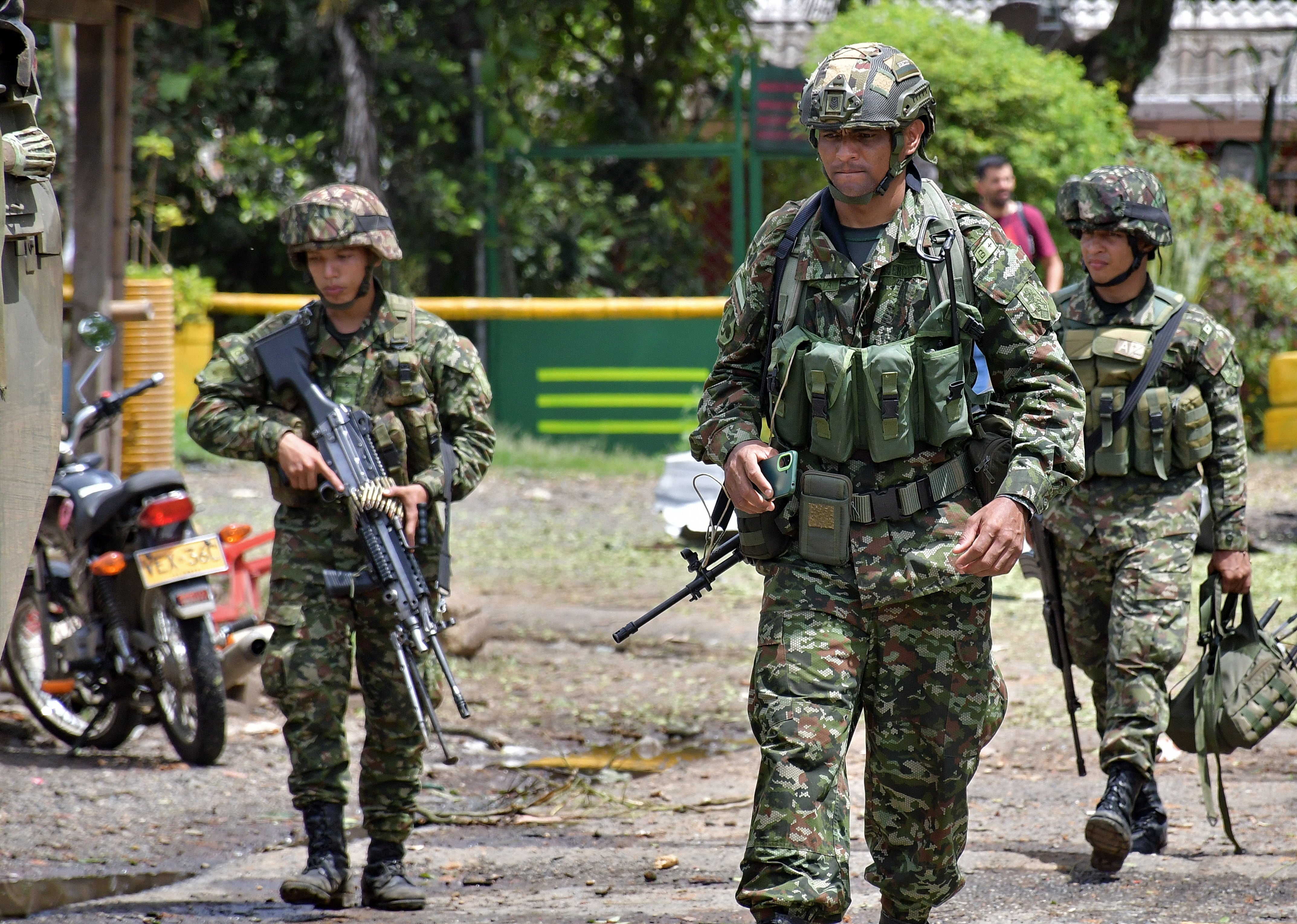 Regresa la seguridad al Cauca.
El Ejercito de Colombia ya hace presencia en los diferentes lugares del Valle del Cauca para garantizar la la tranquilidad de los civiles de la zona. Fotos Raúl Palacios / El Pais.