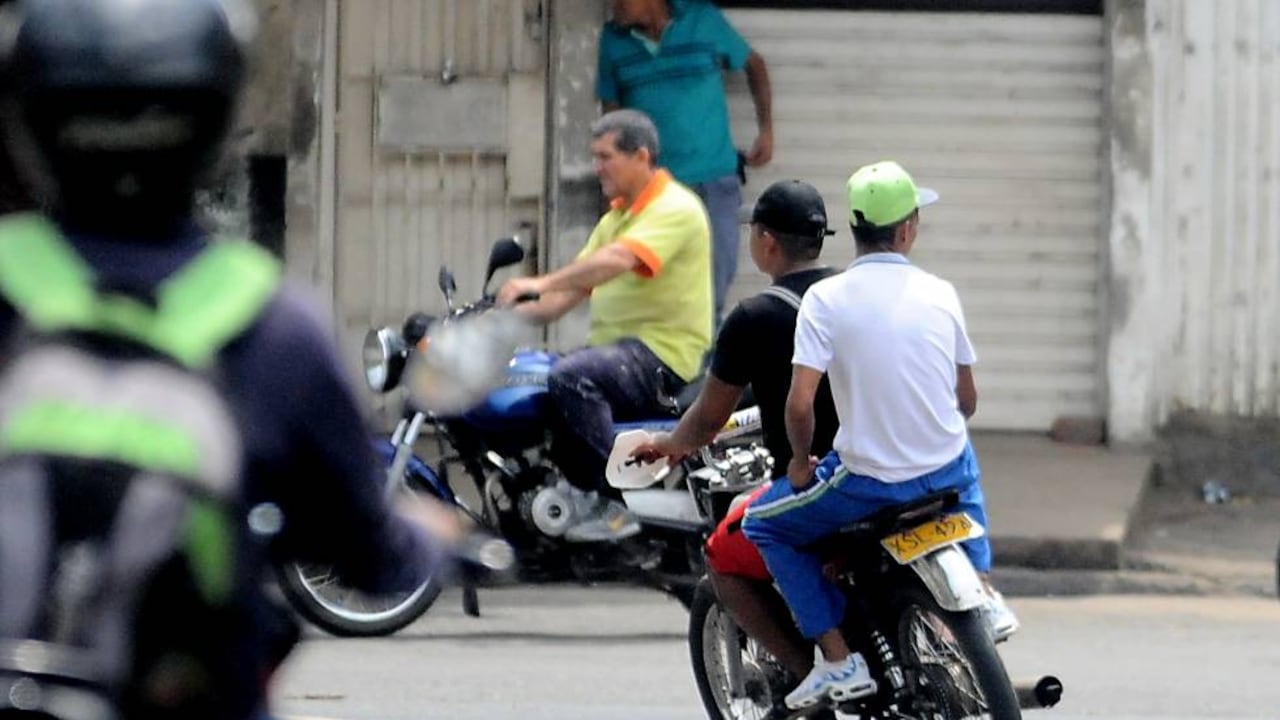 La prohibición no fue bien recibida por el gremio de motociclistas.