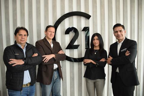 Juan Diego Lozada, gerente de la startup colombiana Rentatop y Antonio Faillace, socio, en compañía de Carolina Galvis, gerente de Mercadeo y Alberto Rodríguez, presidente CEO de la inmobiliaria Century 21 en Colombia.