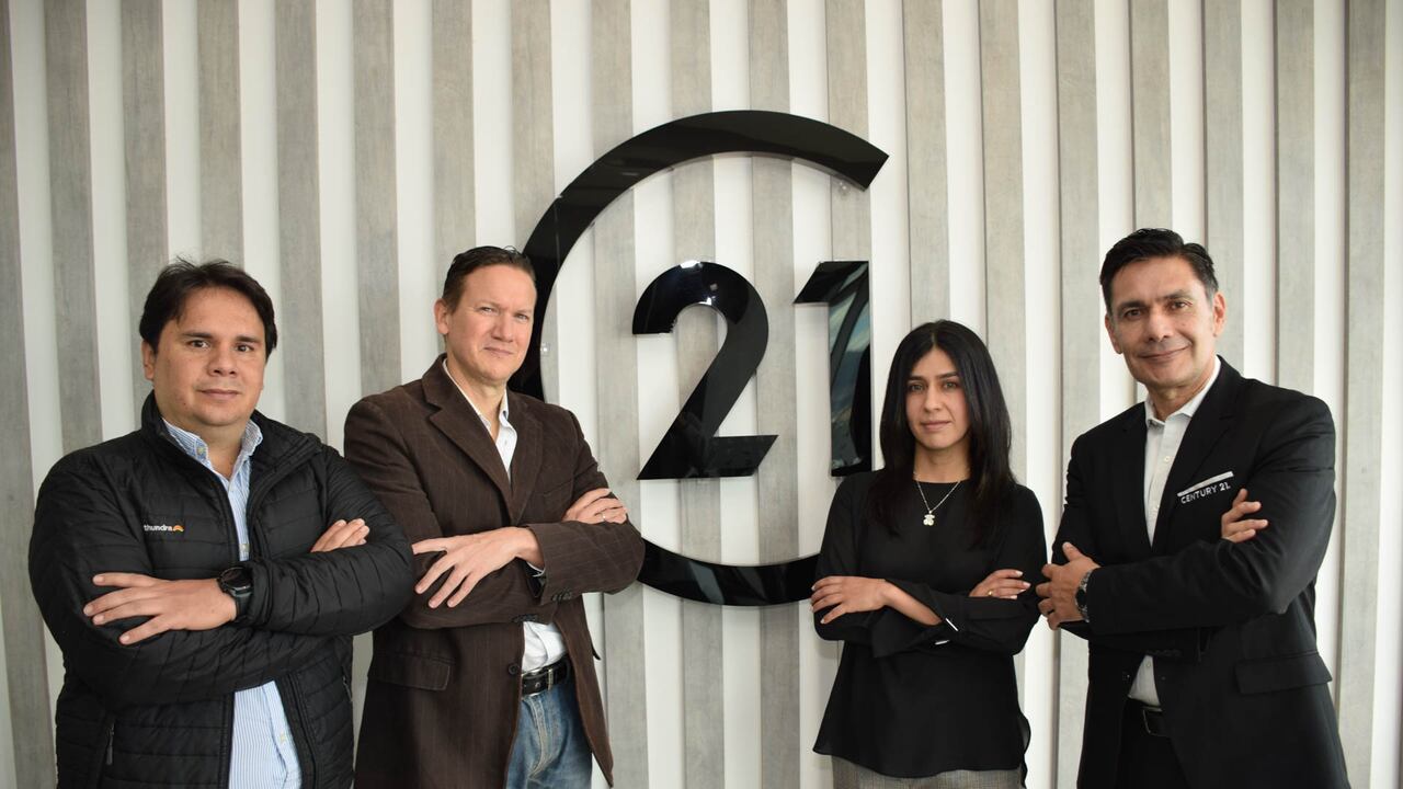 Juan Diego Lozada, gerente de la startup colombiana Rentatop y Antonio Faillace, socio, en compañía de Carolina Galvis, gerente de Mercadeo y Alberto Rodríguez, presidente CEO de la inmobiliaria Century 21 en Colombia.
