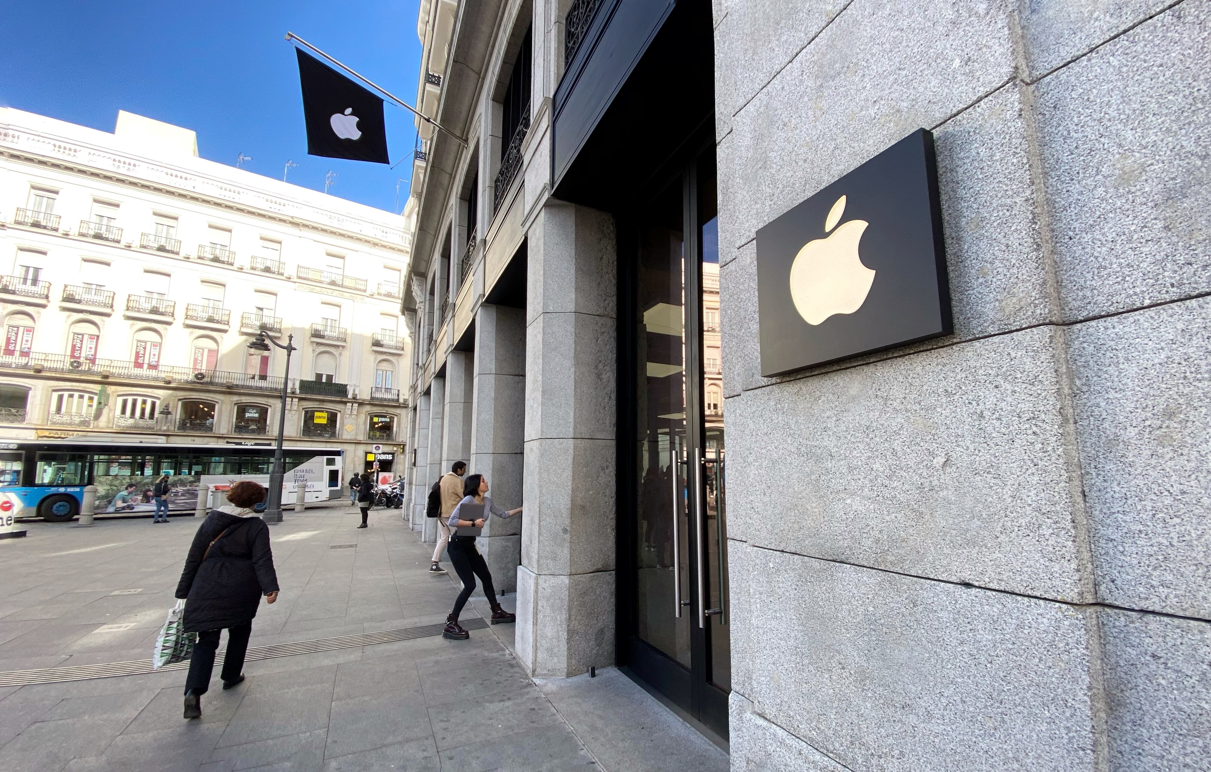 Logo de Apple en el edificio de la tienda de Apple en la Puerta del Sol, en Madrid (España), a 13 de noviembre de 2019.
13 noviembre 2019, nuevas tecnologías, móviles, ordenadores, informática, manzana, ipad
Eduardo Parra / Europa Press
(Foto de ARCHIVO)
13/11/2019
