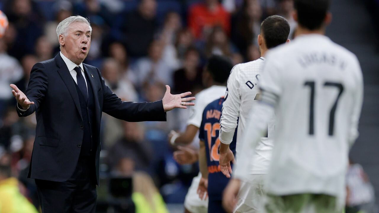 Carlo Ancelotti estaría más fuera que adentro del Real Madrid