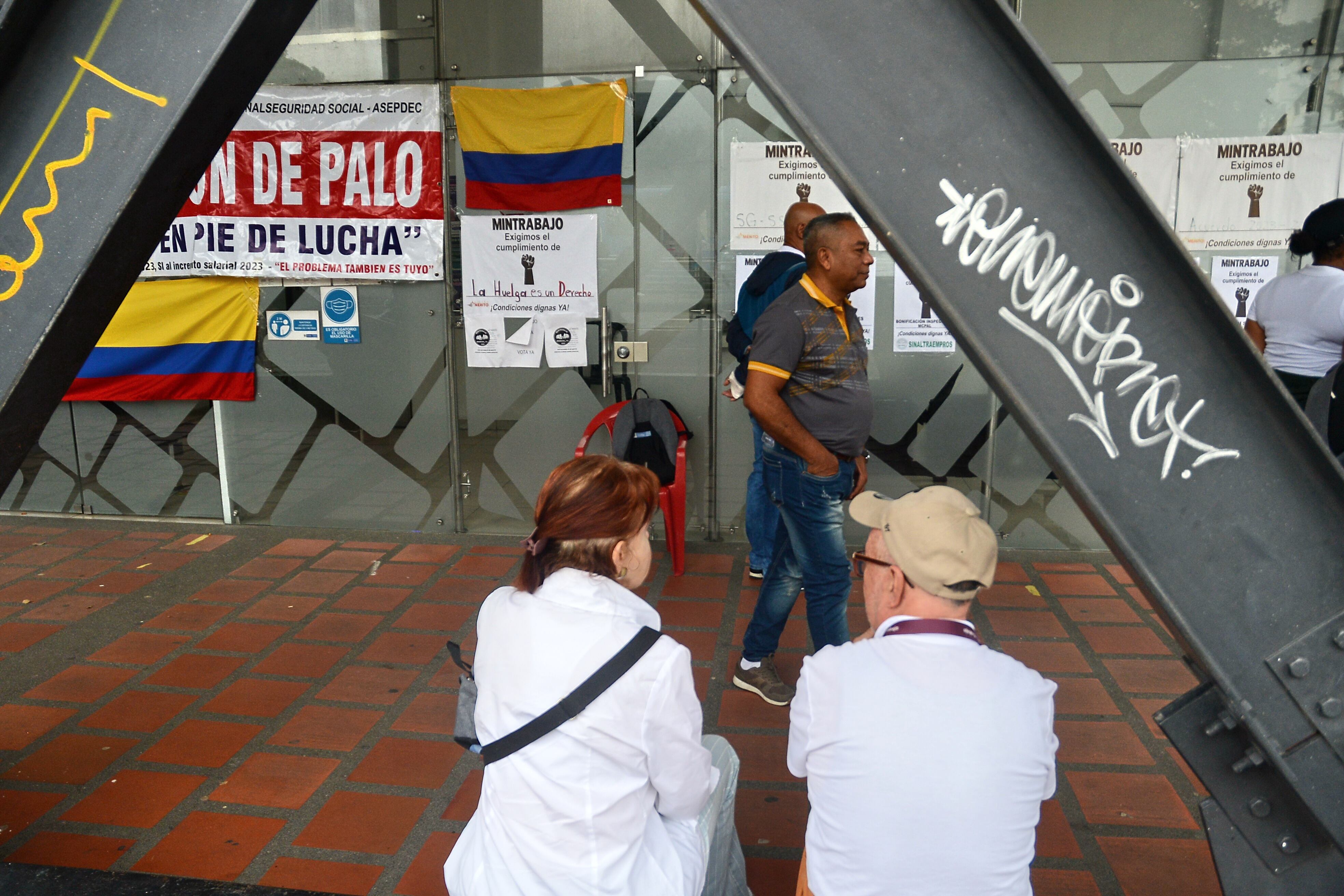 Cali: En el día de se dio inicio al paro nacional de Ministerio de Trabajo, ( Foto Seccional Valle del Cauca). foto José L Guzmán. EL País