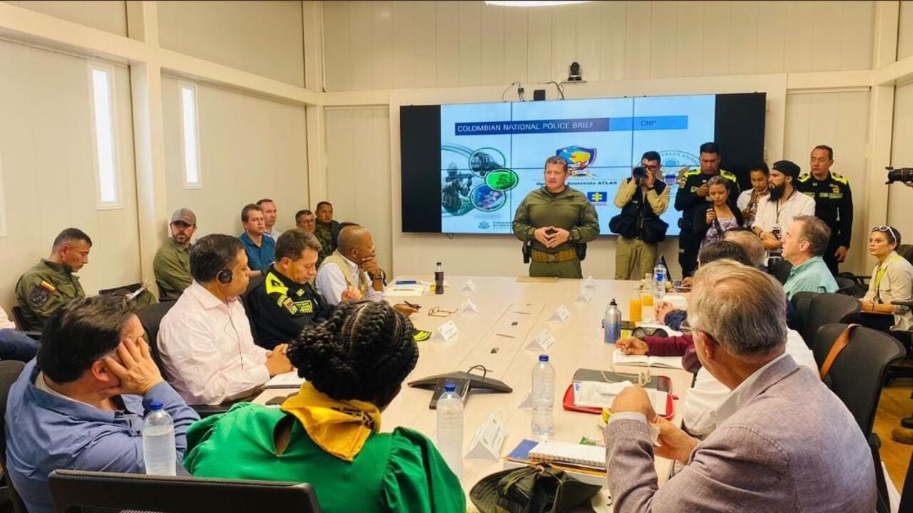 Reunión de ministro de Defensa, Iván Valásquez, en Tumaco, Nariño.
