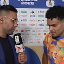 Falcao García hablando con Luis Díaz en la zona mixta del partido Colombia vs. Ghana.
