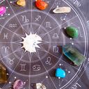 En la astrología, a cada signo zodiacal se le asigna una piedra natural.