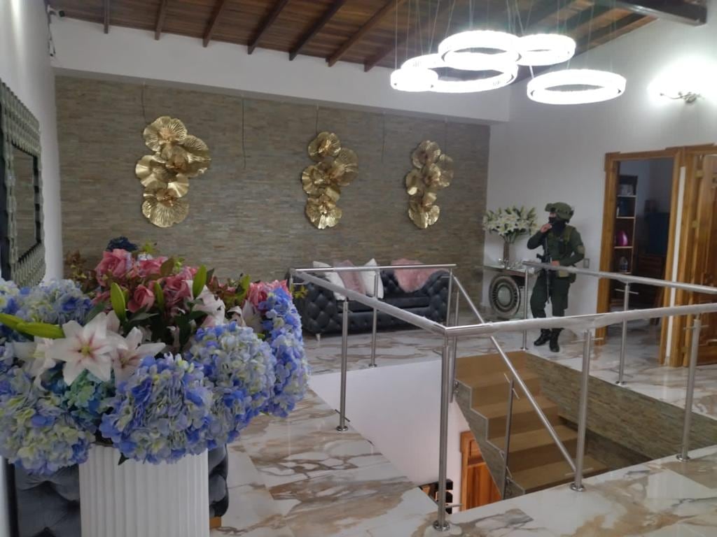 En medio de la pobreza del en torno, las casas de Los Wil eran verdaderos palacios en comparación a las de sus vecinos.