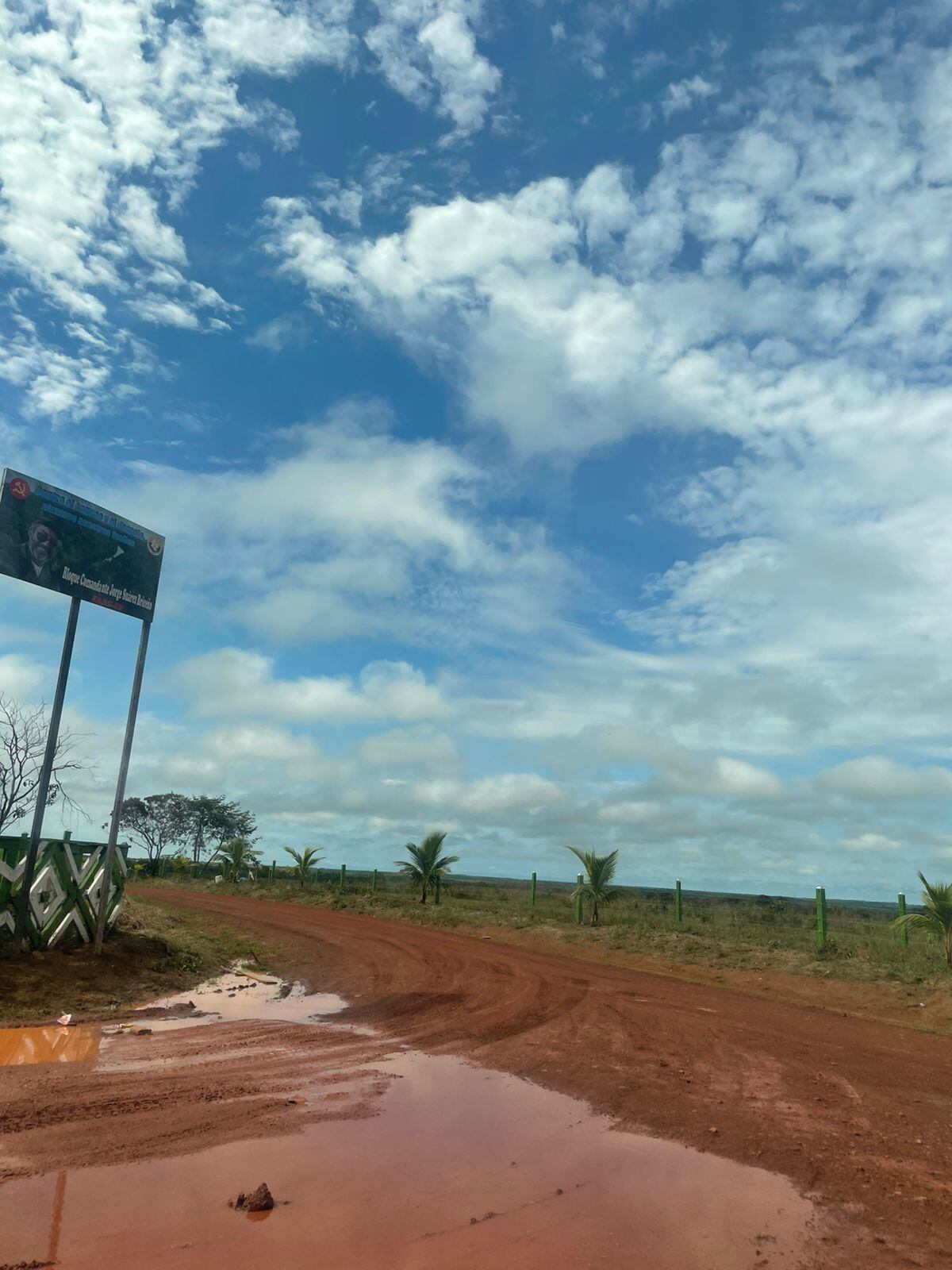 Disidencias de alias Calarcá se reunieron con el gobierno Petro en este sitio en las sabanas del Yarí, desde el 22 de agosto.