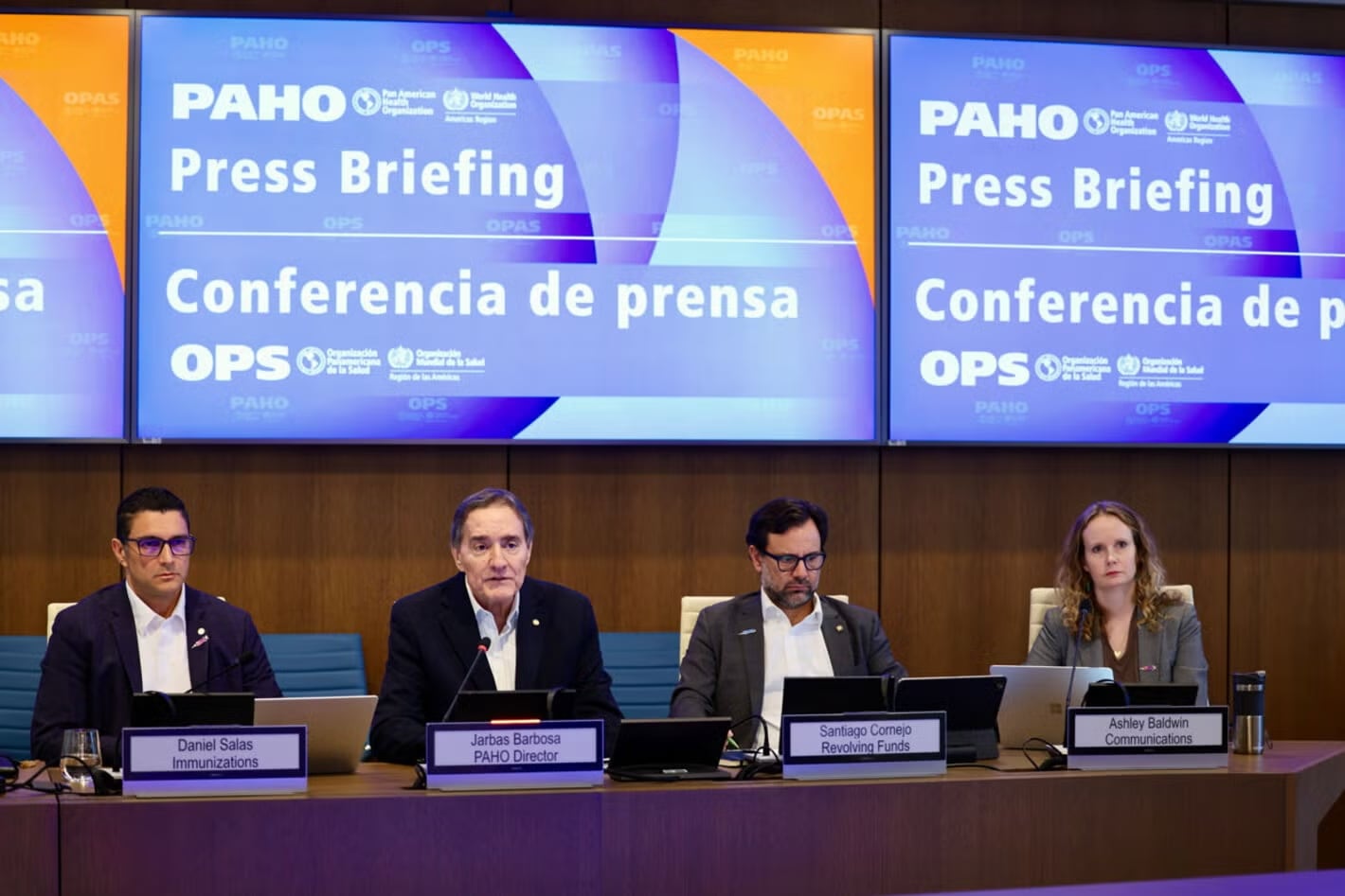 Conferencia de prensa de la OPS haciendo un llamado sobre los casos de sarampión