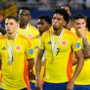 Jugadores de la Selección Colombia se lamentan al perder la final de la Copa América 2024.