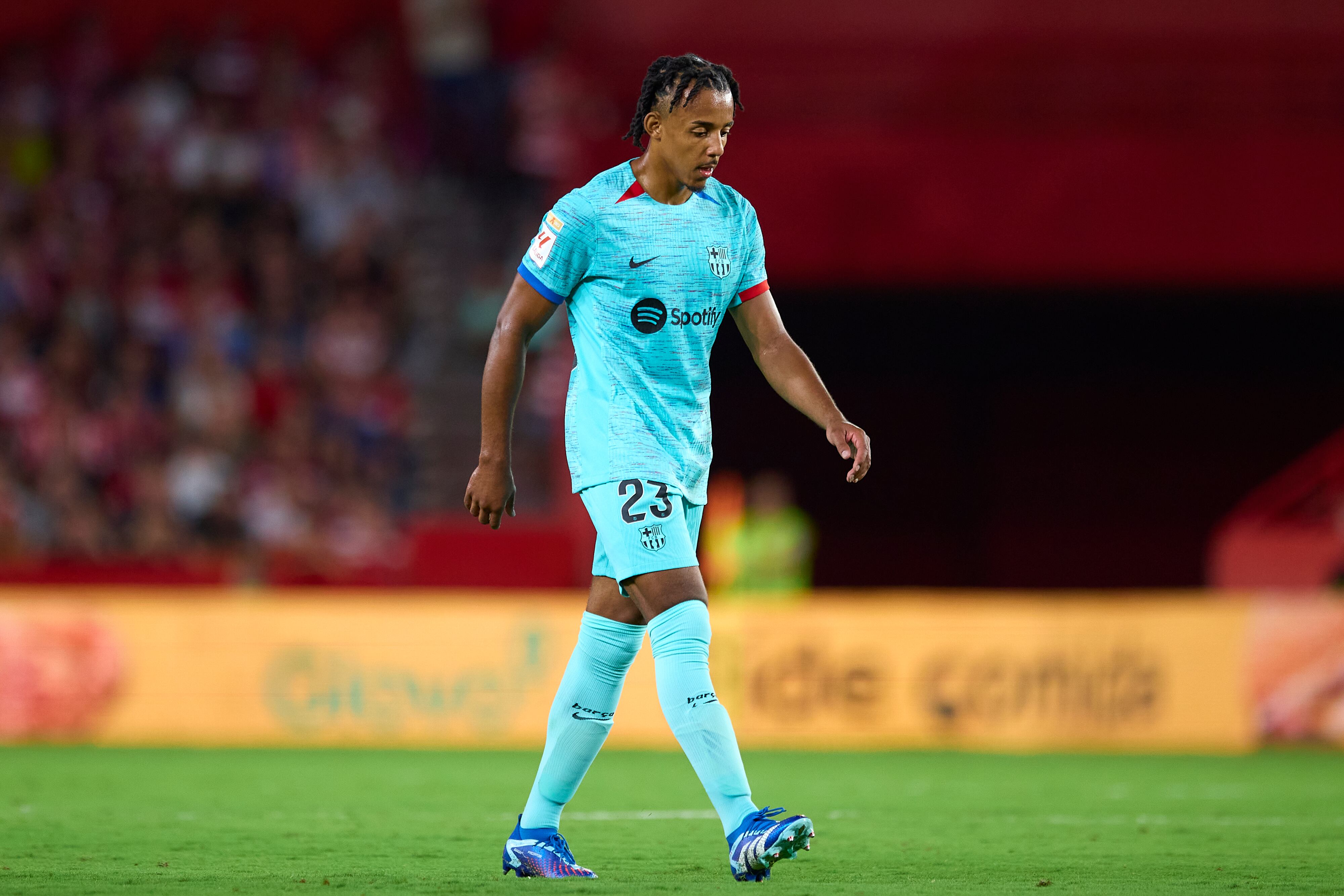 Jules Koundé salió lesionado frente al Granada.