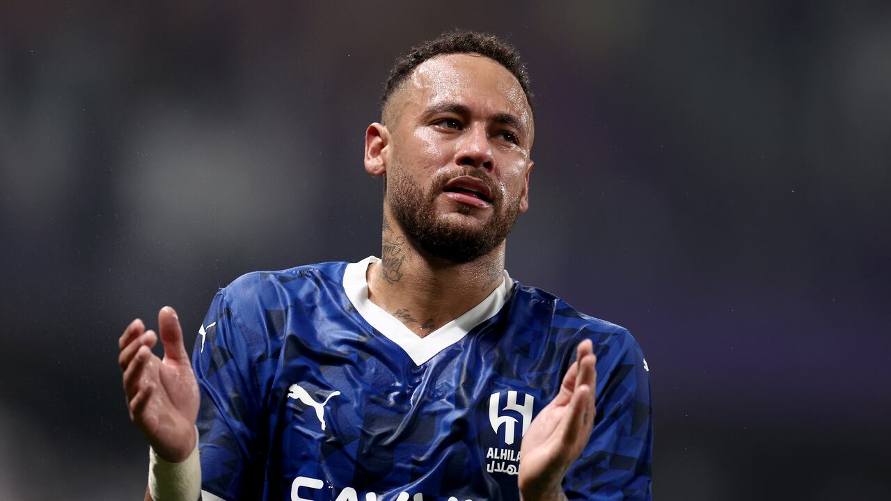 Neymar fue ovacionado tras un año sin jugar