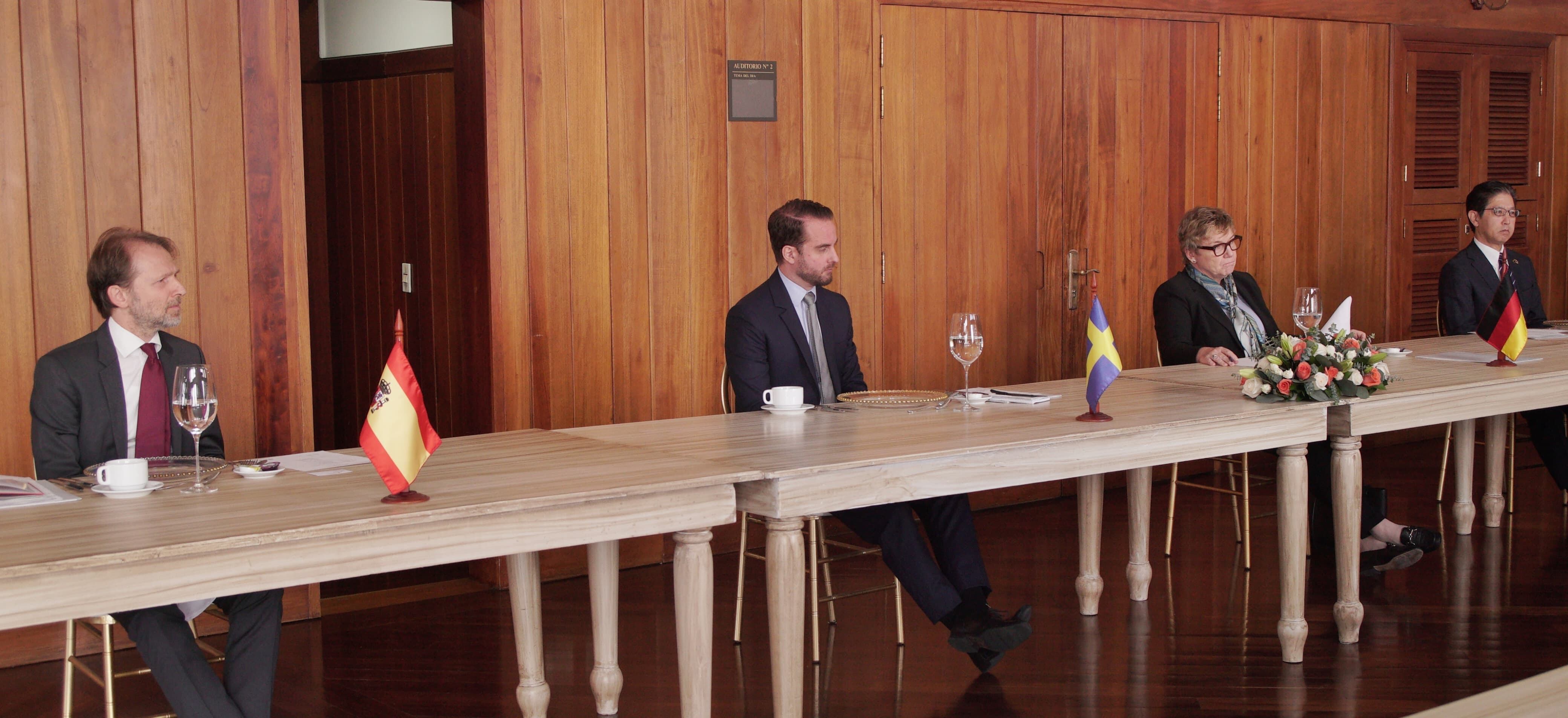 Embajadores en el Palacio de Justicia.