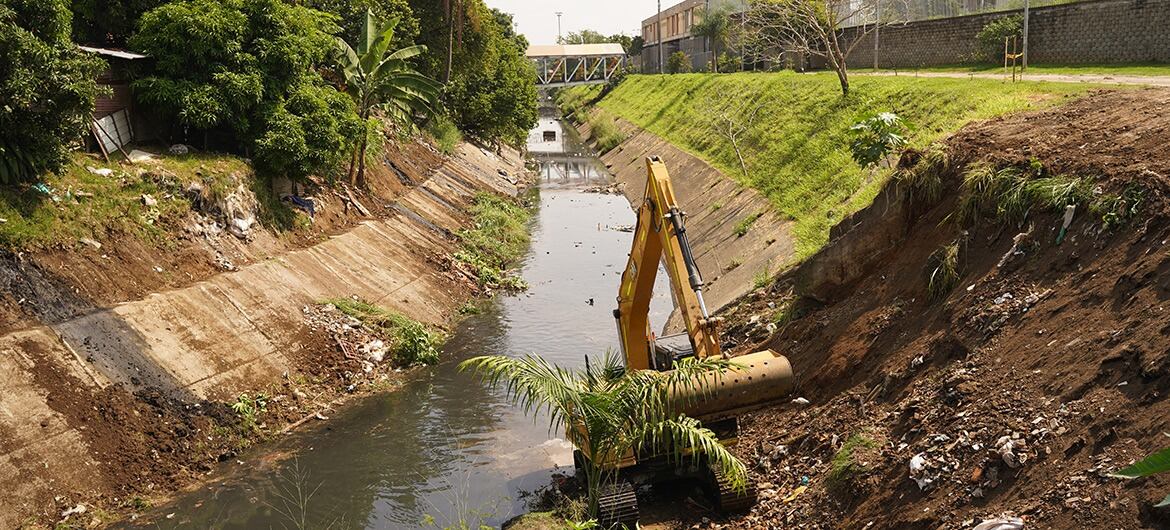 Impresionante: en canal de aguas lluvias de Cali han retirado más de 300 toneladas de basura.