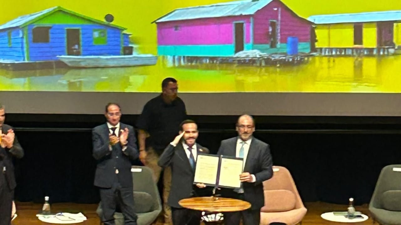 Abelardo De La Espriella y Sergio Díaz Granados firmaron acuerdo de cooperación de la CAF.