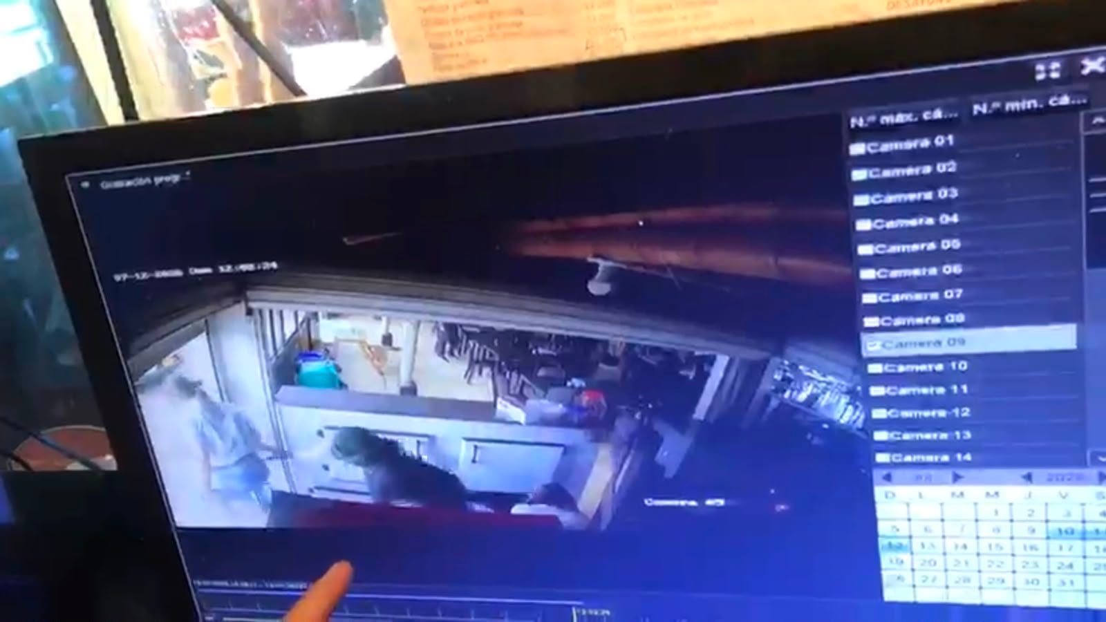 Momento del secuestro de una mujer en el Cauca.