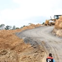 El director de Invías, Alfonso Latorre, aseguró que en esa fecha “esperamos dar paso a tractomulas con un puente de 30 metros, mientras continúan las obras definitivas por la conexión vía Panamericana”.