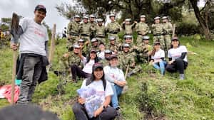 En el municipio de La Calera se llevó a cabo una jornada de reforestación en la que se sembraron 550 árboles nativos.