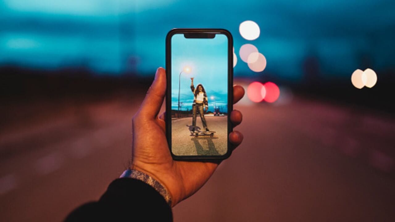 Algunas personas pueden notar que las fotos tomadas con su iPhone salen oscuras.