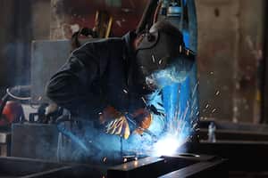 También hay una vacante de soldador